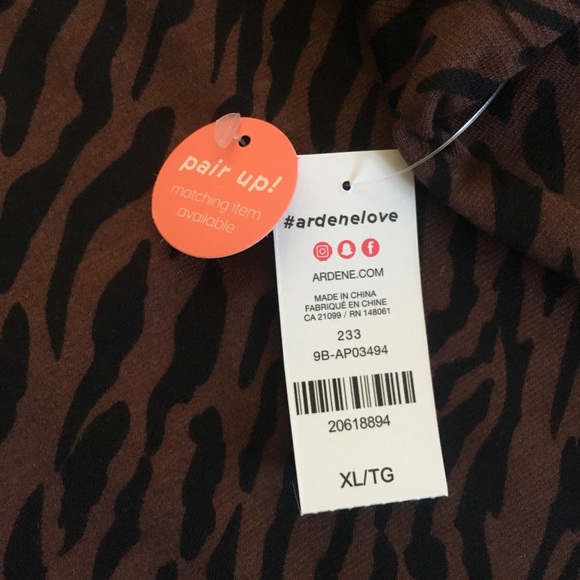 🆕 2 piece crop top & crop pants 🆕 - Picture 4 of 7